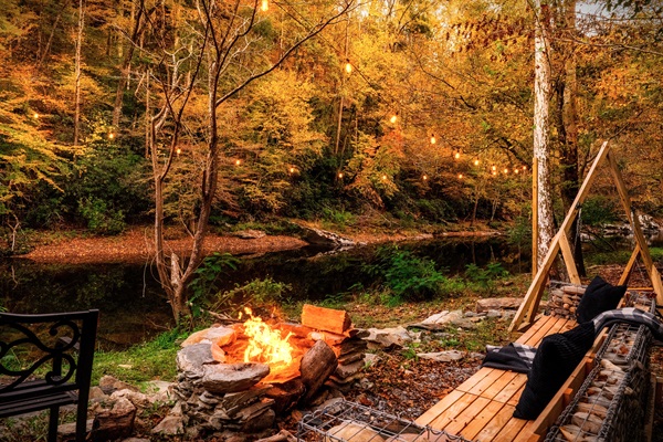 Just you & nature! Enjoy a firepit conversation by the river. A definite one-of-a-kind experience!