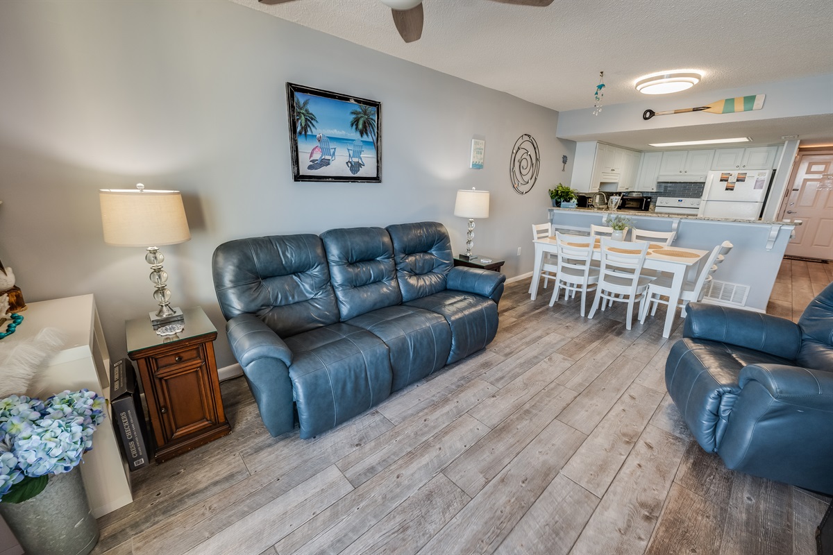Living Room with Stunning Views🌊☀️