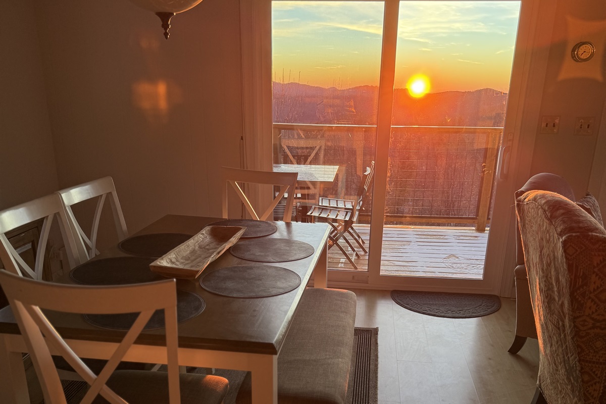 Sunrise View @ WishYouWereHere7Devils: With long-range layered panoramic mountain & valley views from The Grandfather Mountain Profile to Blowing Rock to Hound Ears, you are up above it all.