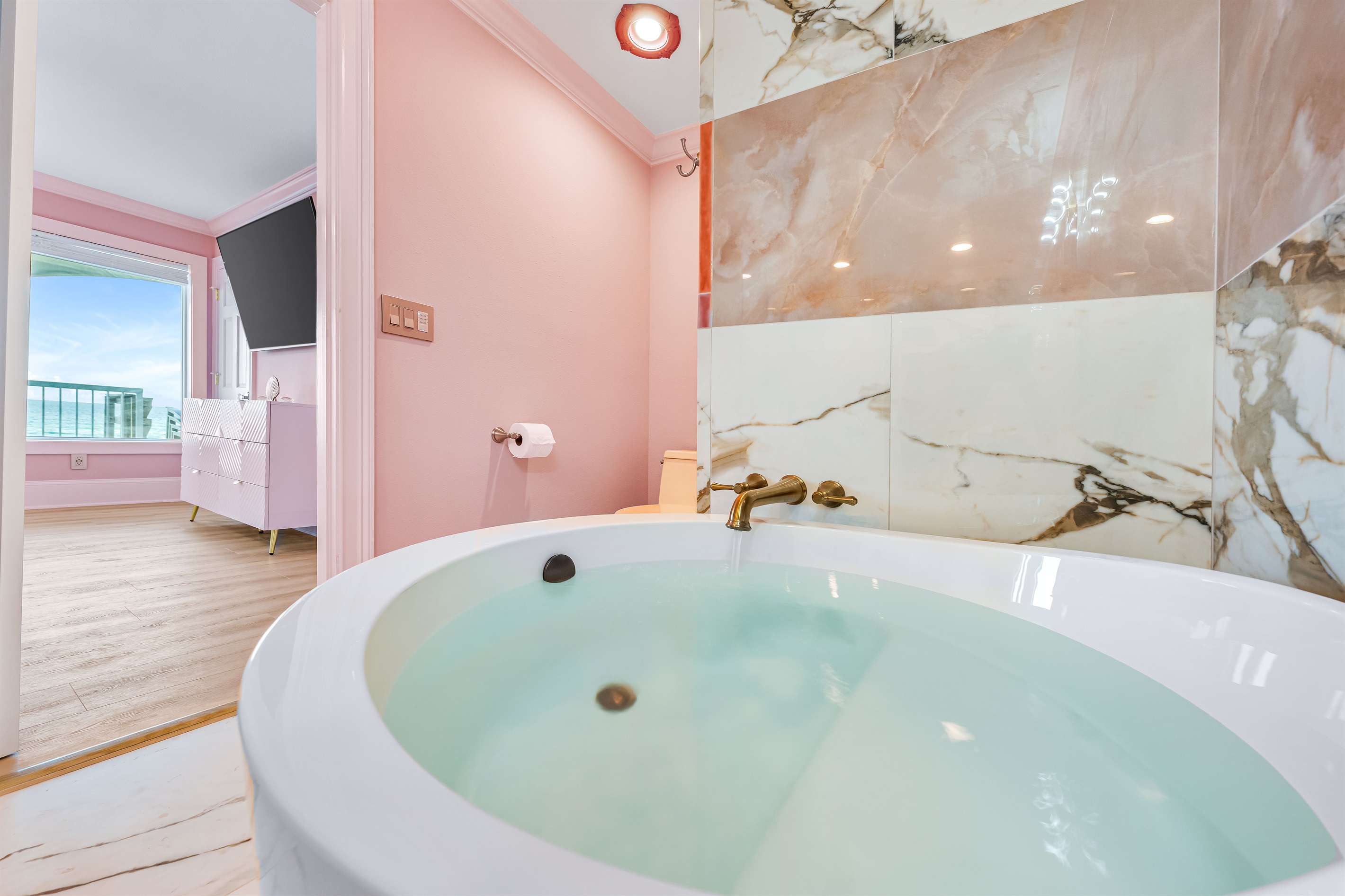 Beachfront King Suite Bath | First Floor