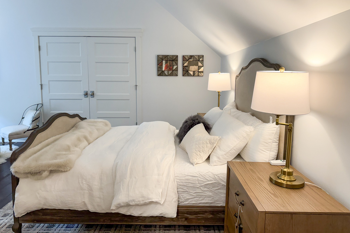Guest Bedroom with Queen