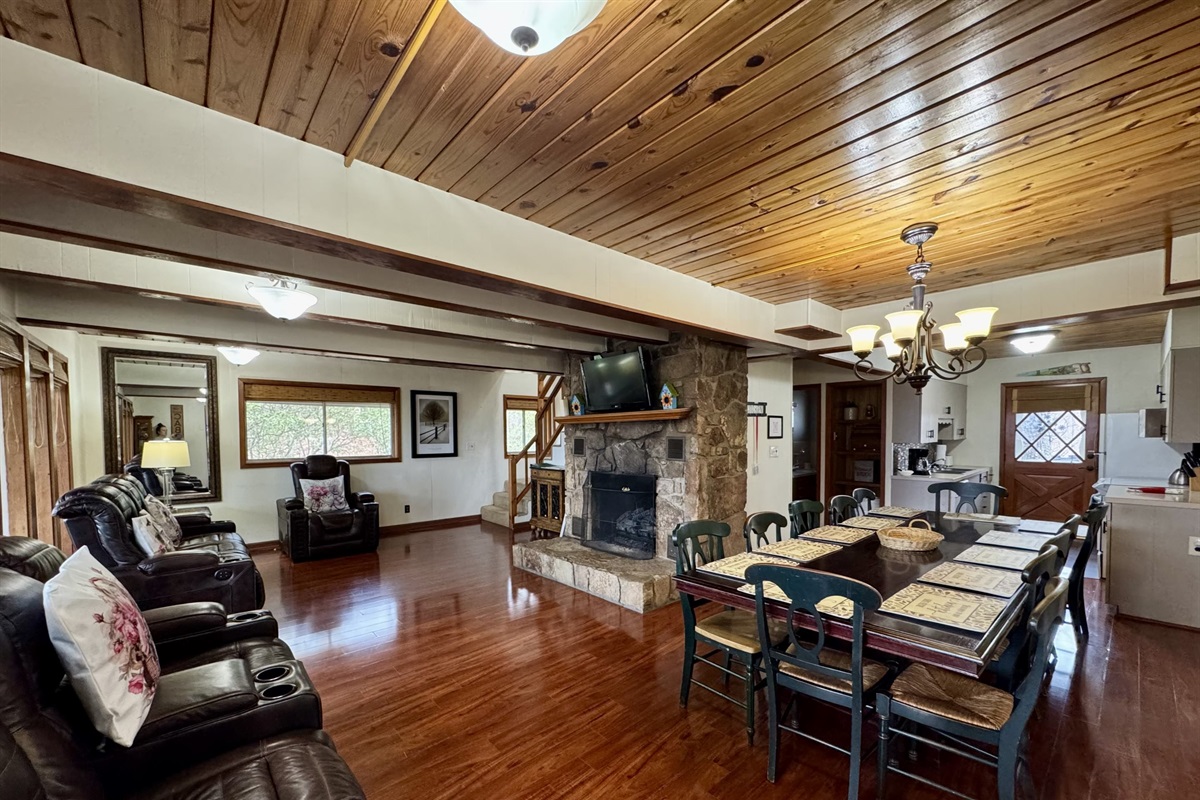 SPRING FAMILY & DINING ROOM