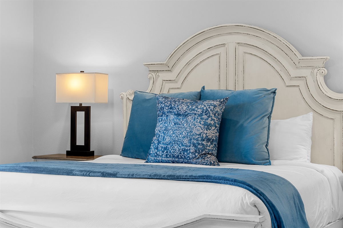 Bedroom 1 (King Suite)