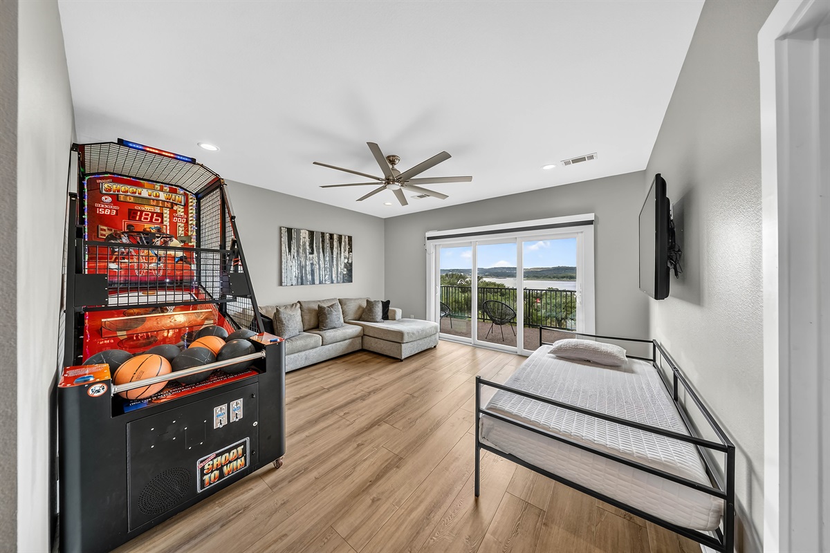 - Fun game room with lakeview seating ideal for families and groups - Basketball arcade adds excitement and nonstop vacation entertainment - Spacious lounge blends play relaxation and great getaway memories
