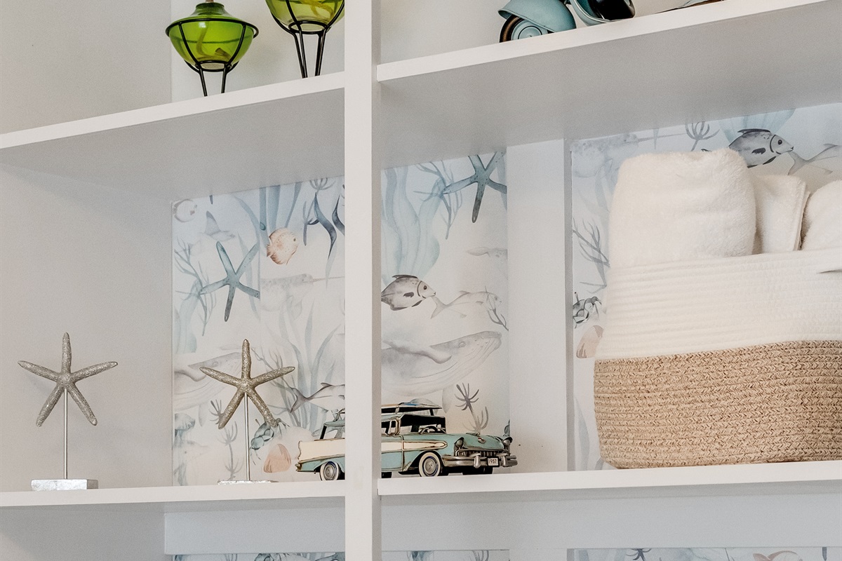 Charming Decor Nook: Stylish accents and ocean-inspired art await your beachside retreat!