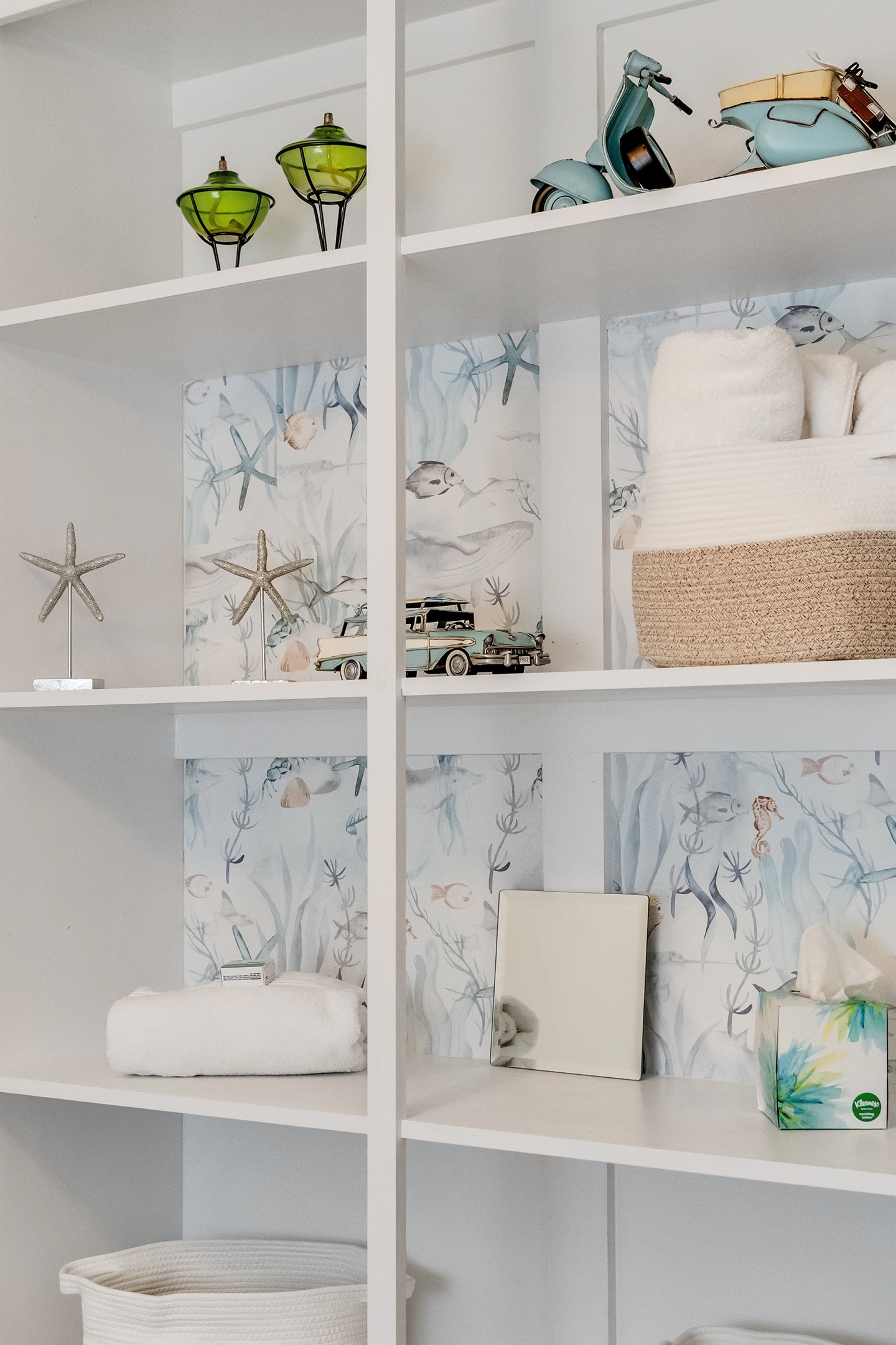Charming Decor Nook: Stylish accents and ocean-inspired art await your beachside retreat!