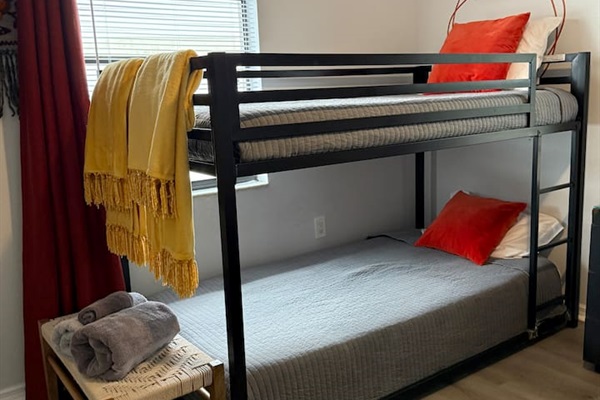 Low profile bunk bed with twin size mattresses. There’s also an abundance of toys in this room for kids of all ages #FamilyStays #StylishStay #UniqueDecor 