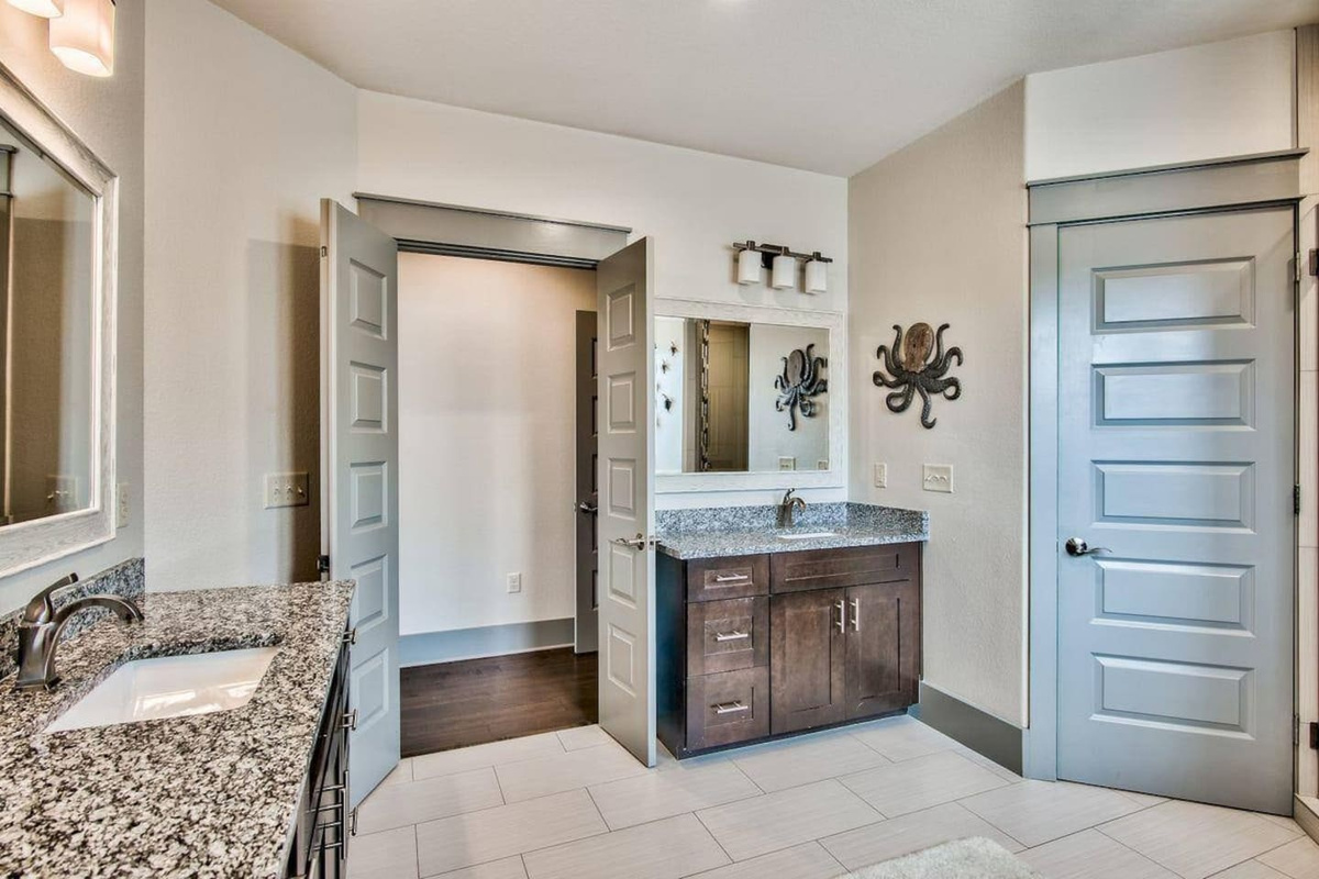 Ensuite bathroom with master bed