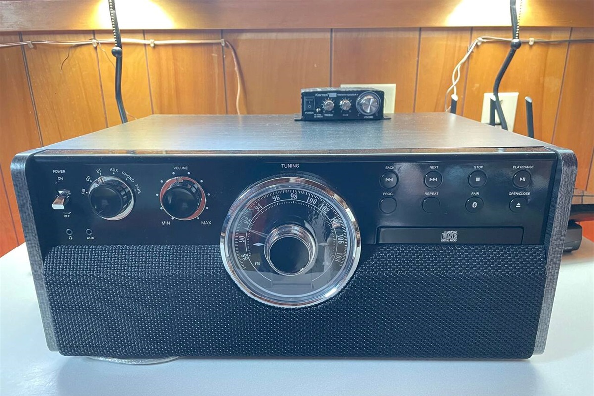 Record player, Bluetooth, Radio, CD & Cassette