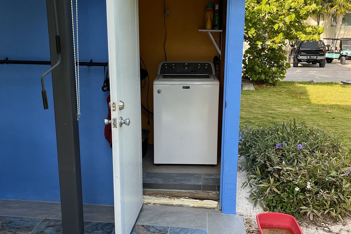 Laundry room, washer & dryer
