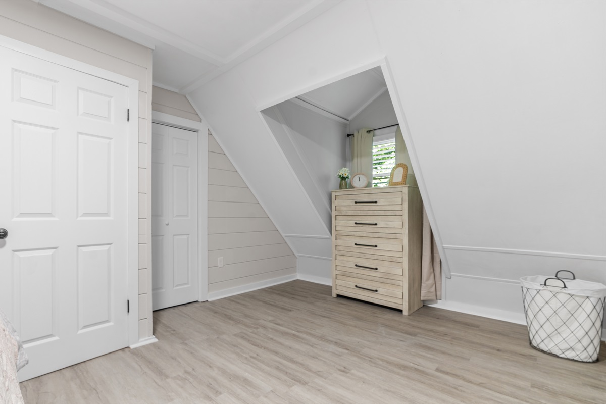 Upstairs bedroom w/dresser 