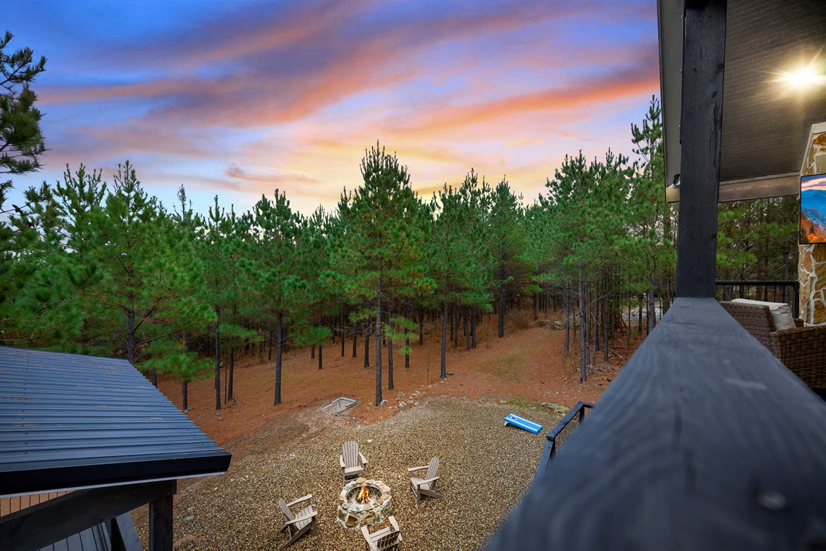 Sunset skies over the treetops 🌅