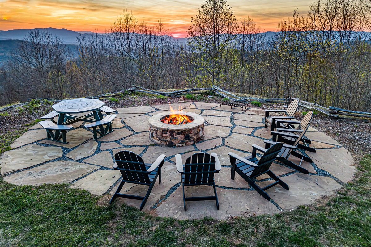 Outdoor Fire Pit: Gather around for unforgettable sunset views and evening stories by the fire!