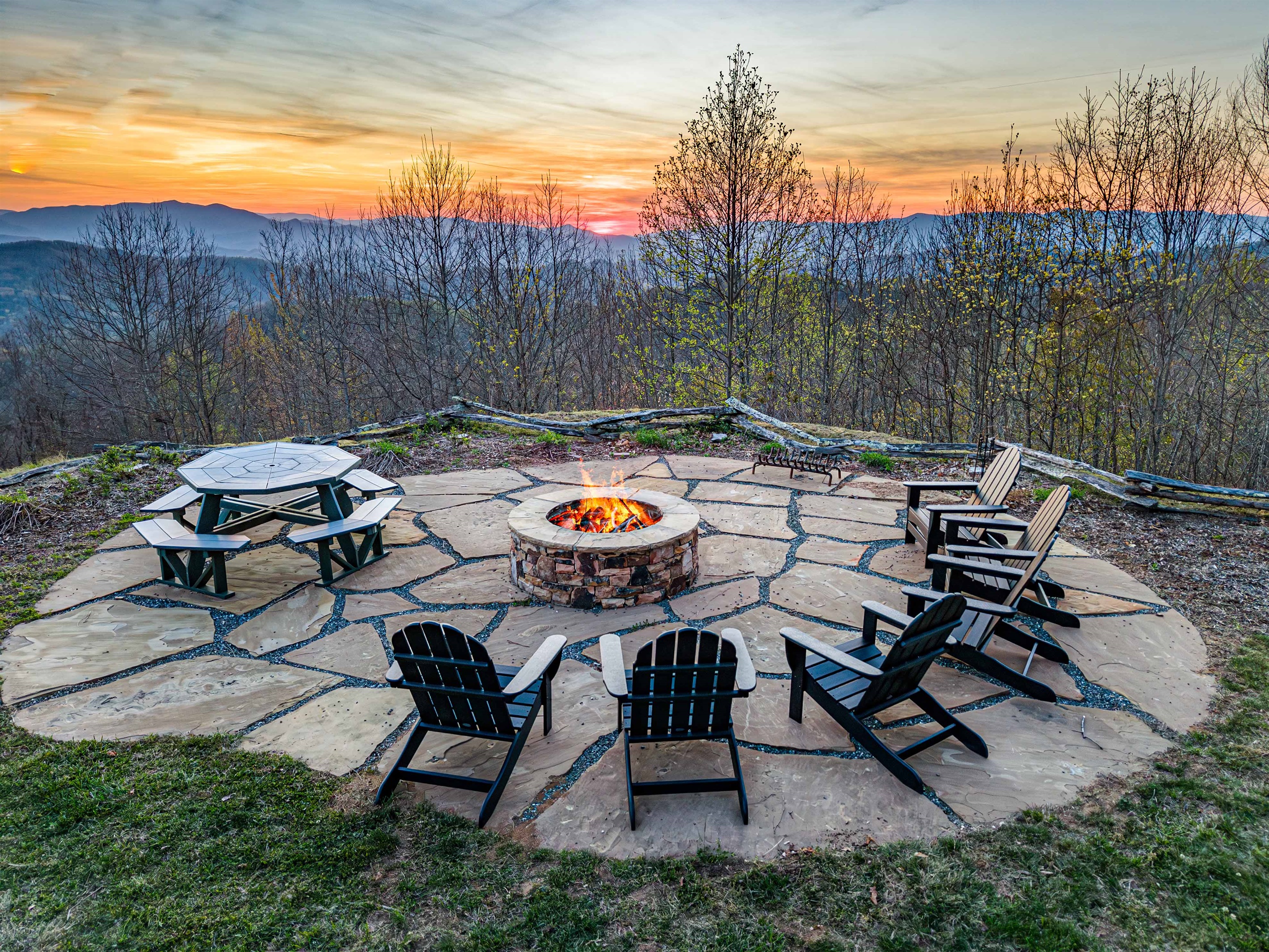 Outdoor Fire Pit: Gather around for unforgettable sunset views and evening stories by the fire!
