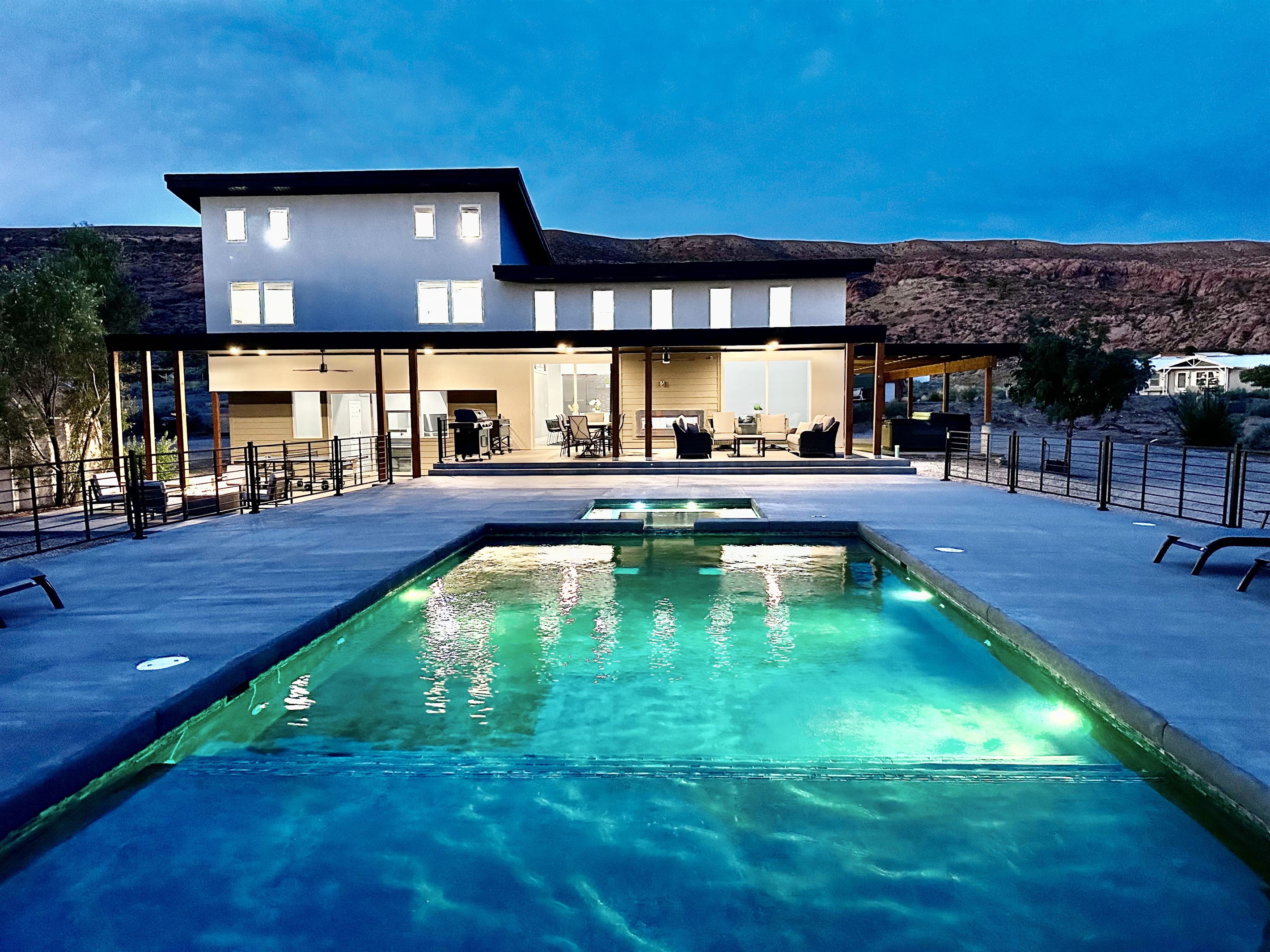 New Exclusive Retreats Desert Panorama with Private Pool Sleeps 20