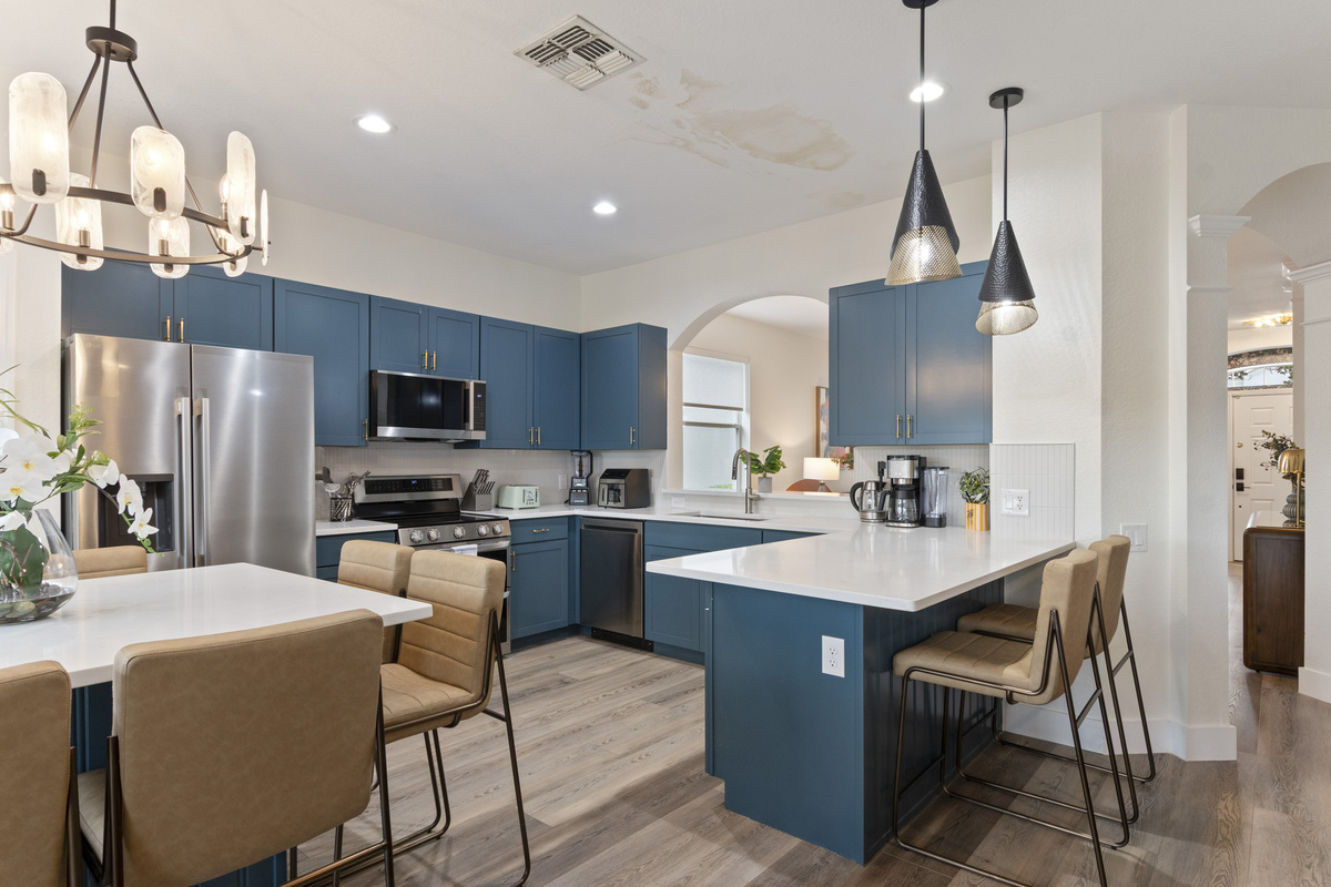 Kitchen - Breakfast Area