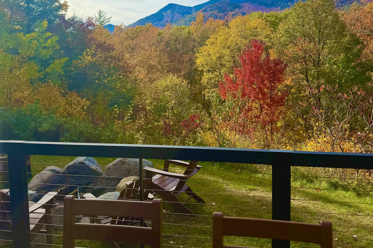 Enjoy morning coffee and afternoon drinks and meals with a view!
