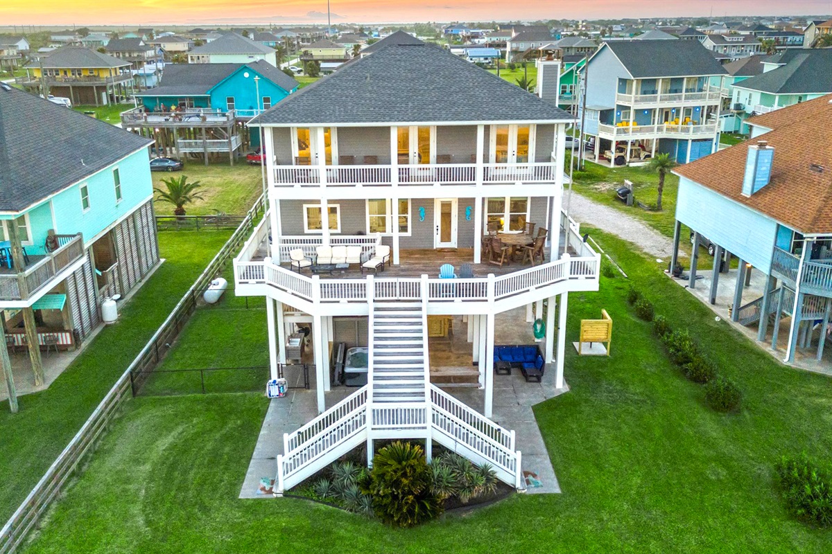 5e3e1453733c4db2be4d95fe2a375f72 Large | Beachhouse | Texas | TX | Vacation Homes | Galveston | Crystal Beach | Kokomo | Breezy Days | Beachfront Elegance | Sunrise Serenity | Southern Sands Property Management, LLC
