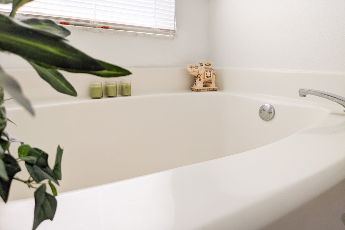 Spacious soaking tub