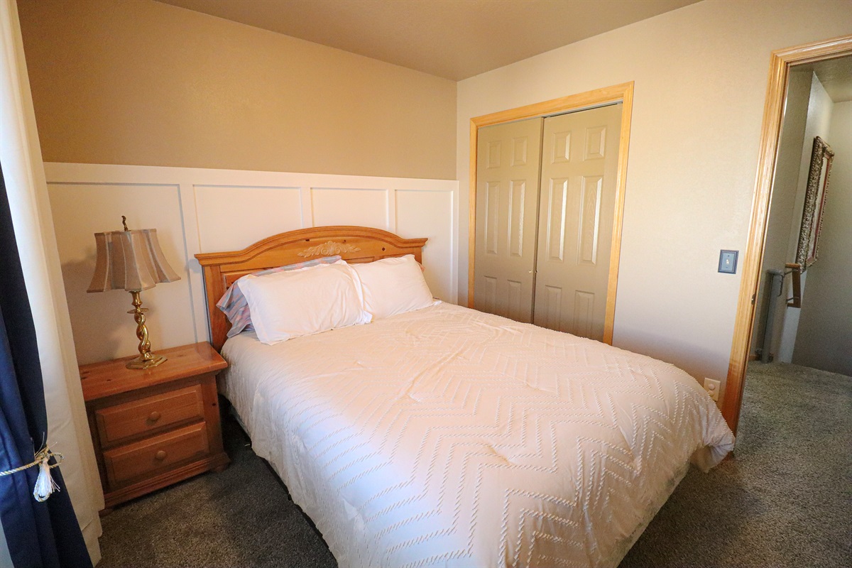 Bedroom 3 with queen bed