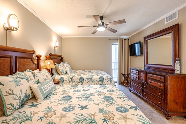 Bedroom with a queen and a full