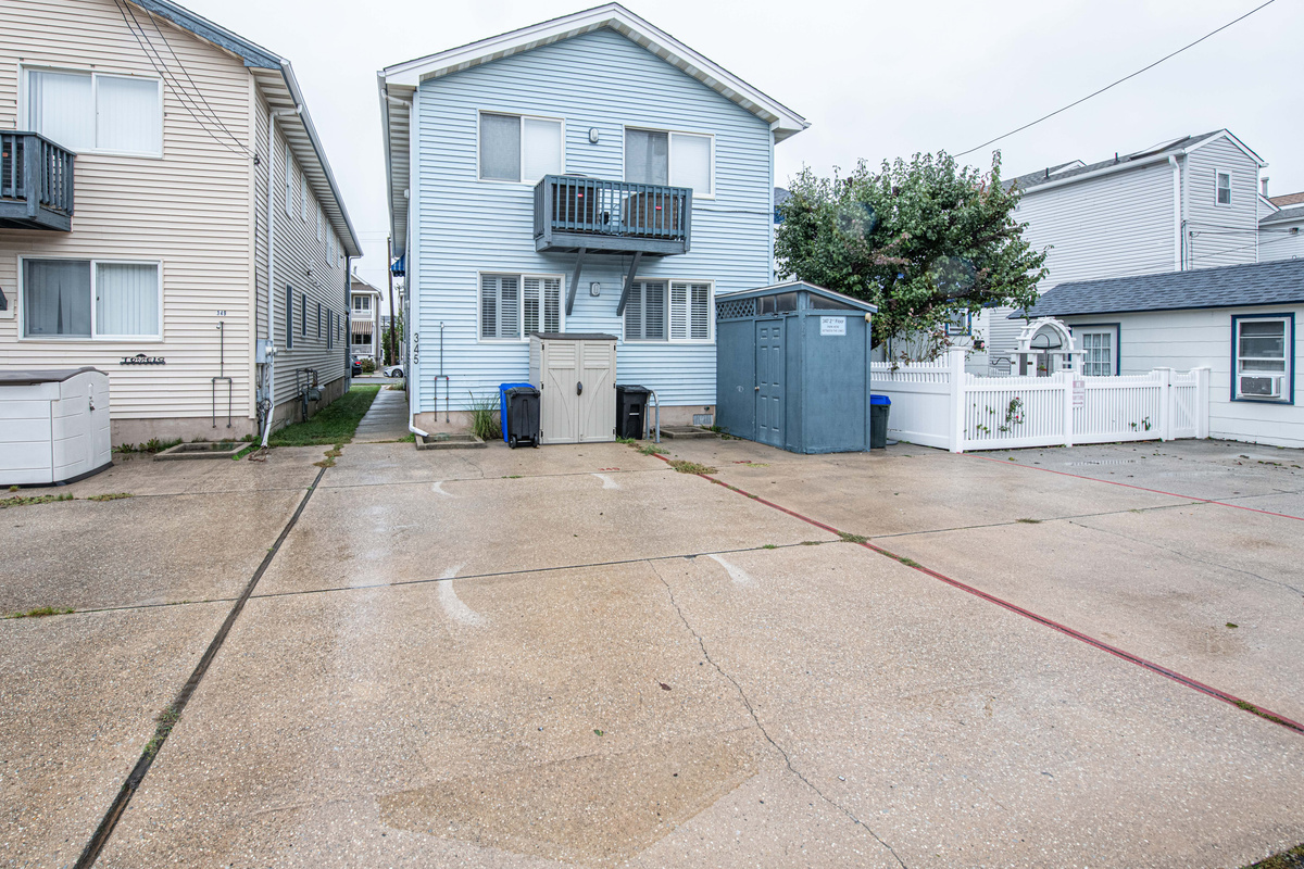 driveway-to-backyard