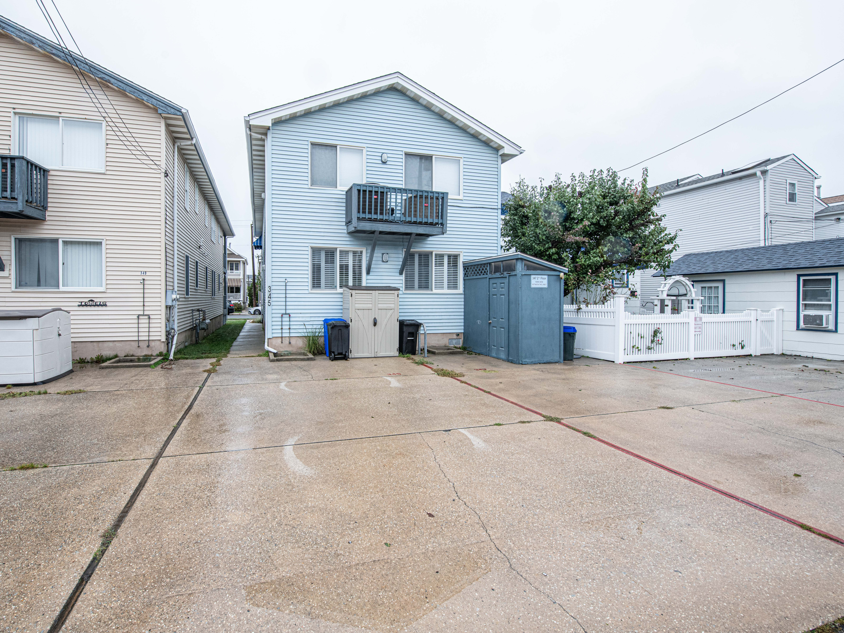 driveway-to-backyard