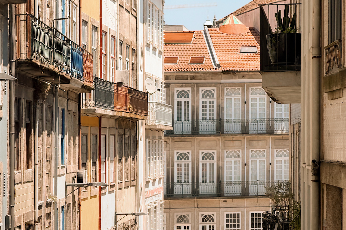 View of the balcony (top right) from the upper street level.