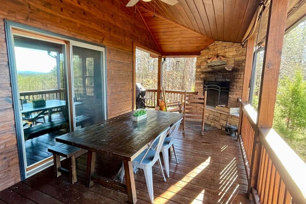 Outdoor wood-burning fireplace and outdoor dining table on the back deck with mountain views!