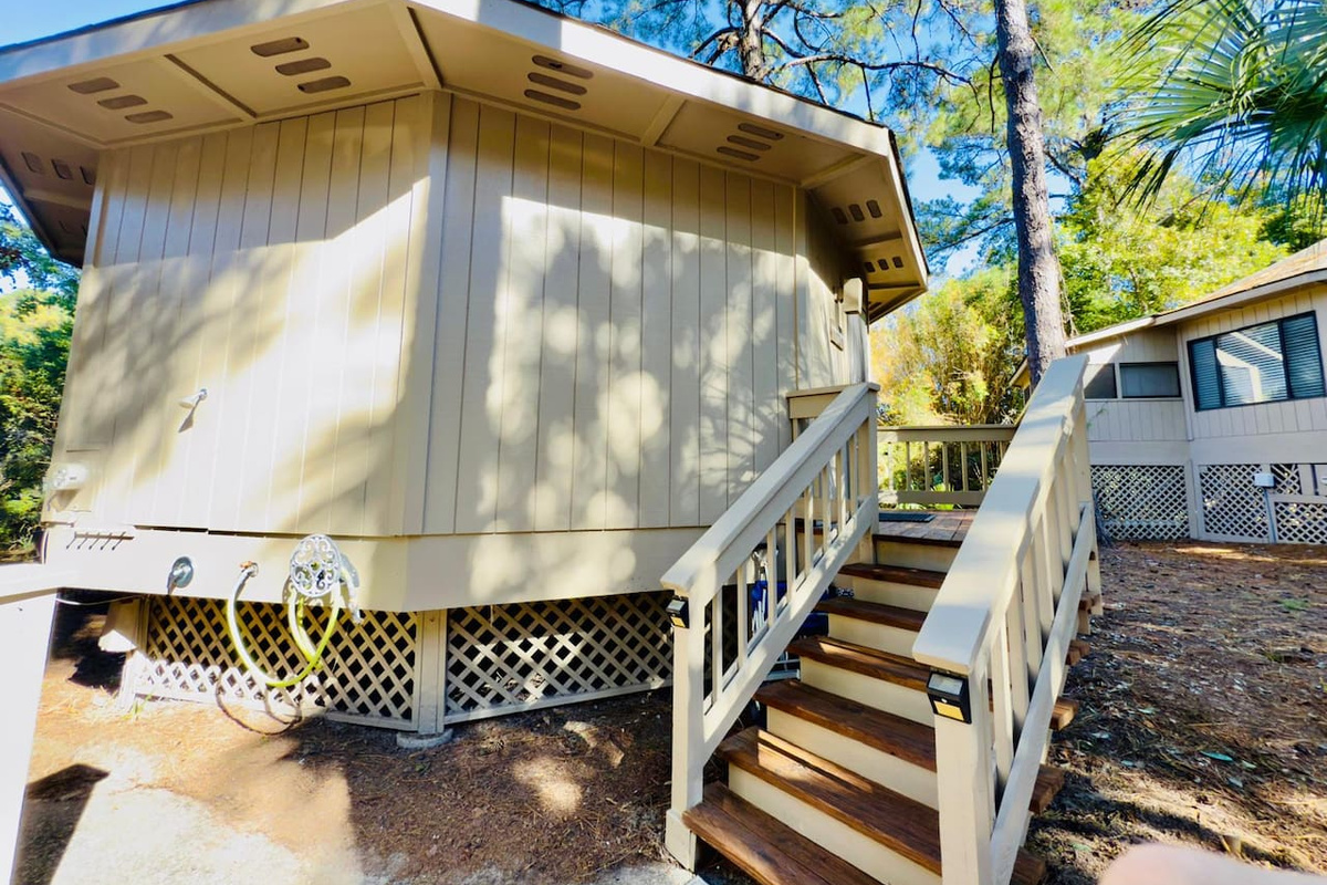 Steps up to the bungalow