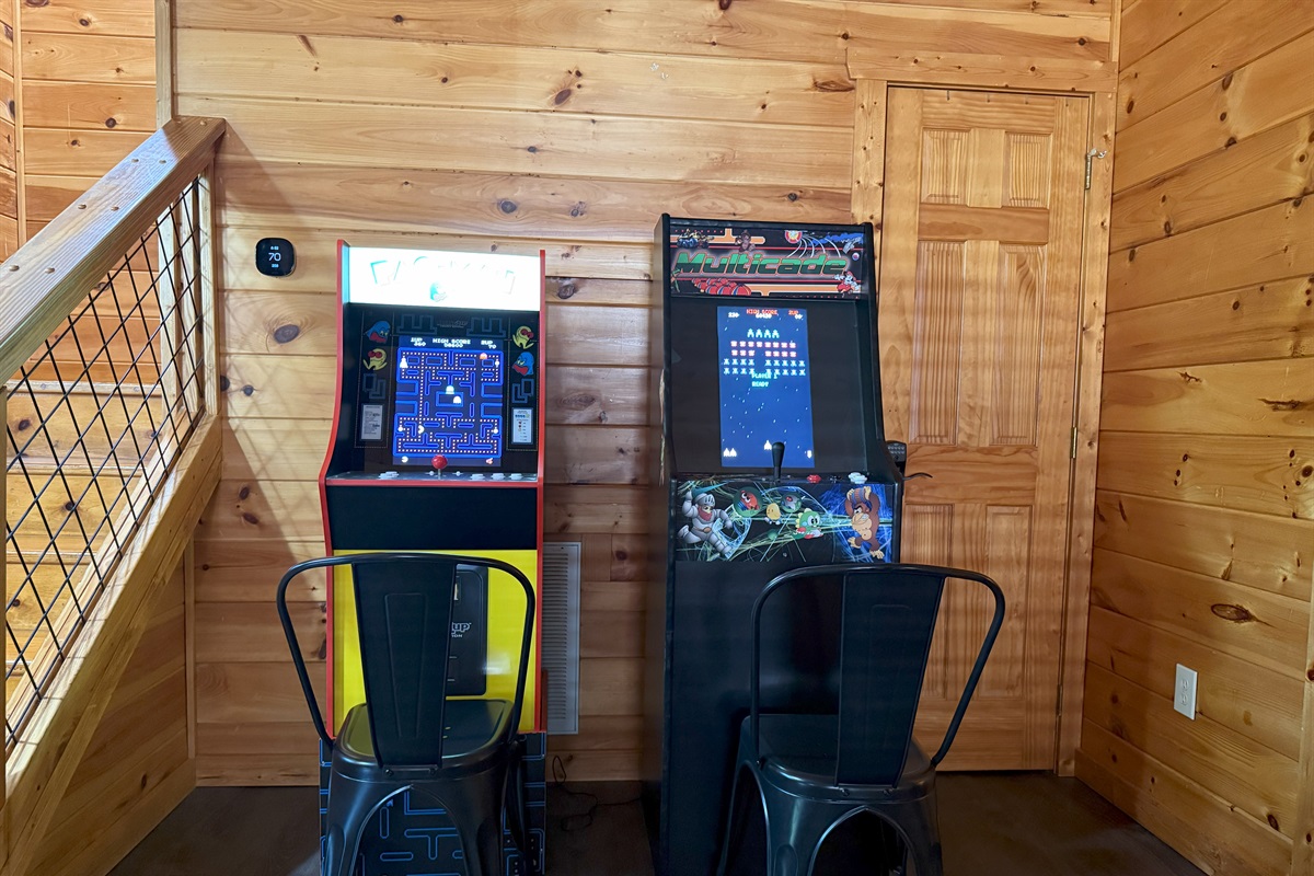 Pac Man and a Multicade on Pool Table level