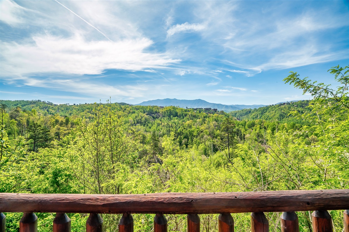 The balcony is the Perfect Spot for Stargazing & Relaxing Evenings or sunrise over the mountains