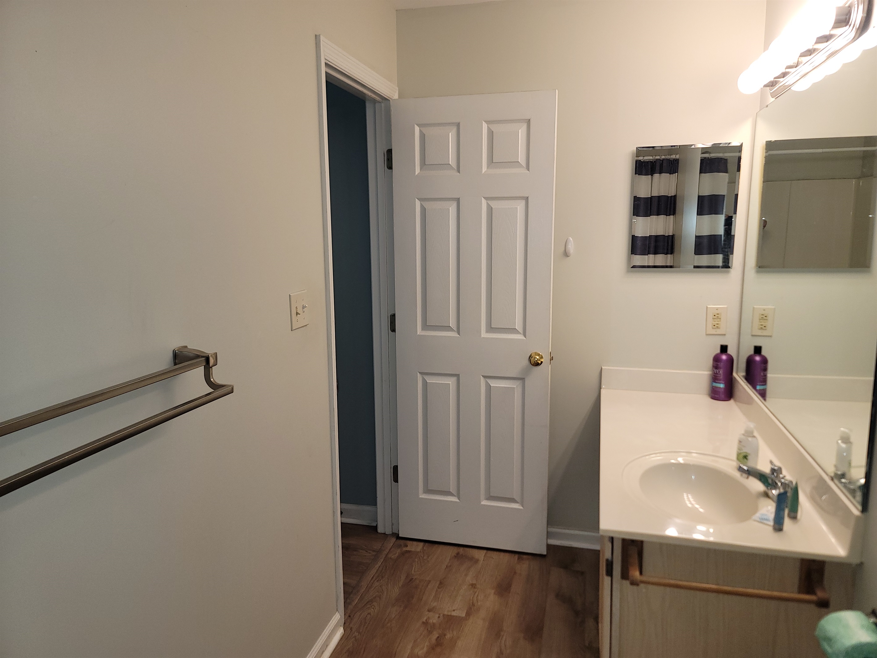 Double Queen Master Bedroom bathroom