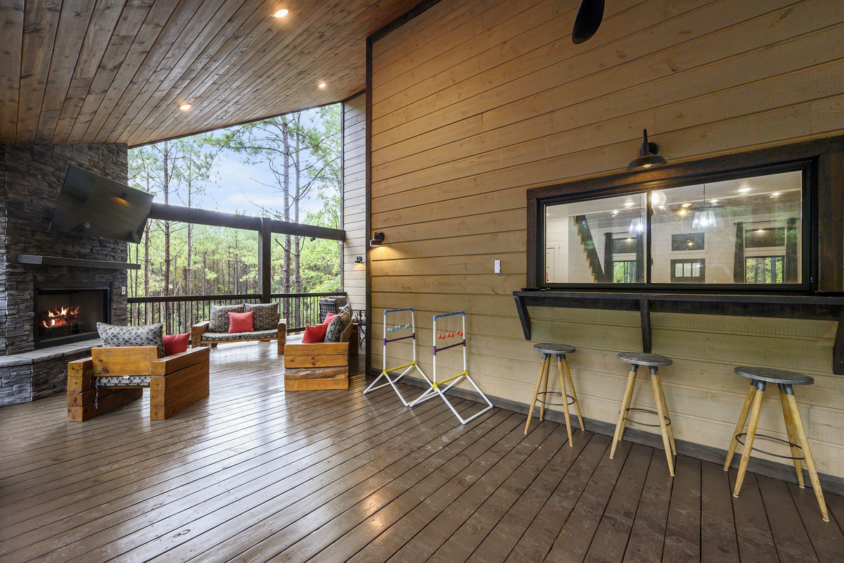 What a great hangout space. Indoor and outdoor. 