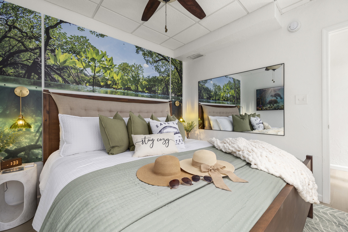 The 5th bedroom is the Mangrove themed room, with a king size bed, and of course a TV.