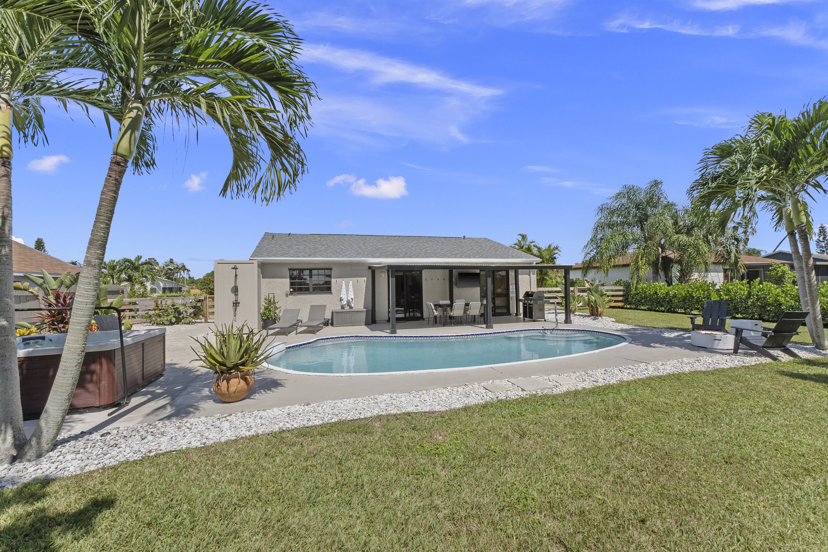 Pool, Spa, & Sunshine