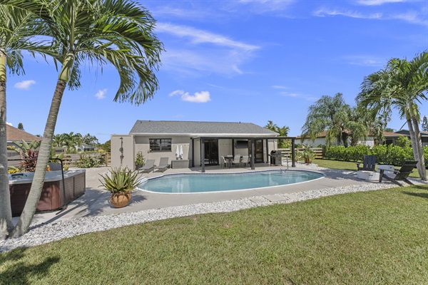 Pool, Spa, & Sunshine