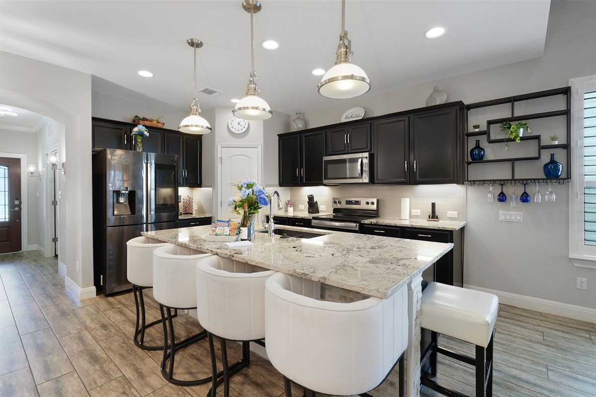 🍳 Kitchen + Dining “Relax, refresh, repeat — your outdoor escape awaits.”