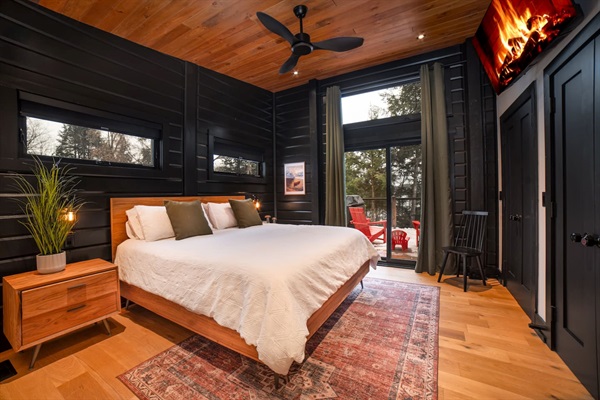 Primary Suite with King bed deck access