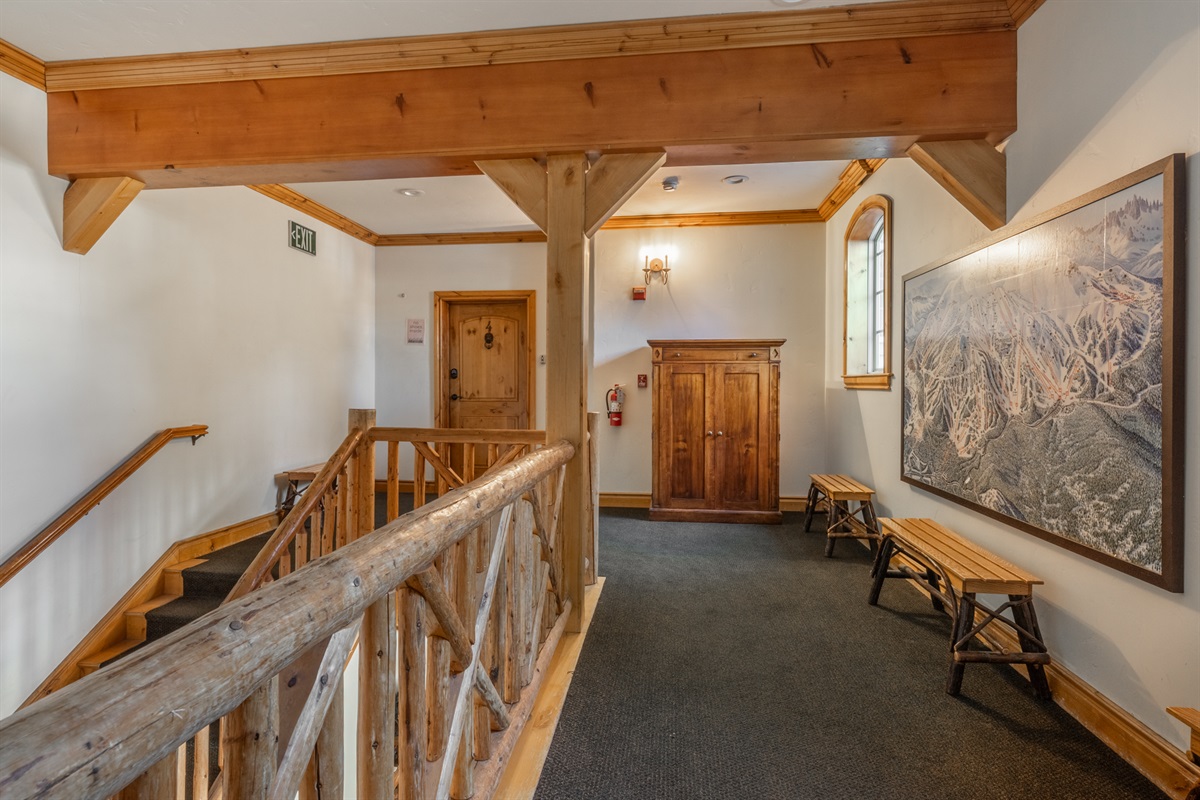 Upstairs foyer with a large Mammoth Mountain trail map—perfect for planning your ski day or reviewing your runs après.