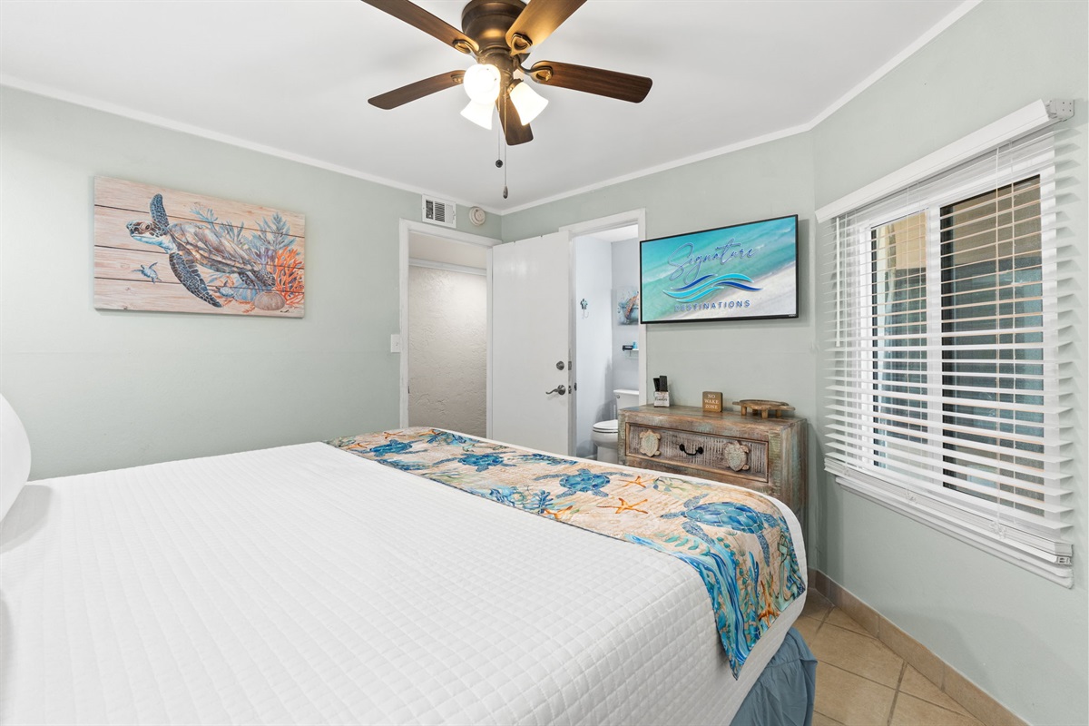 Master Bedroom with King Sized Bed and Ensuite Bathroom 