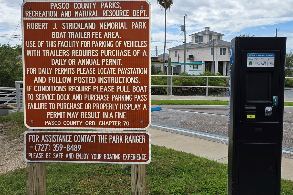 Parking meter at boat launch, however, no need to park.  Put in your boat and tie it off at the homes Seawall!