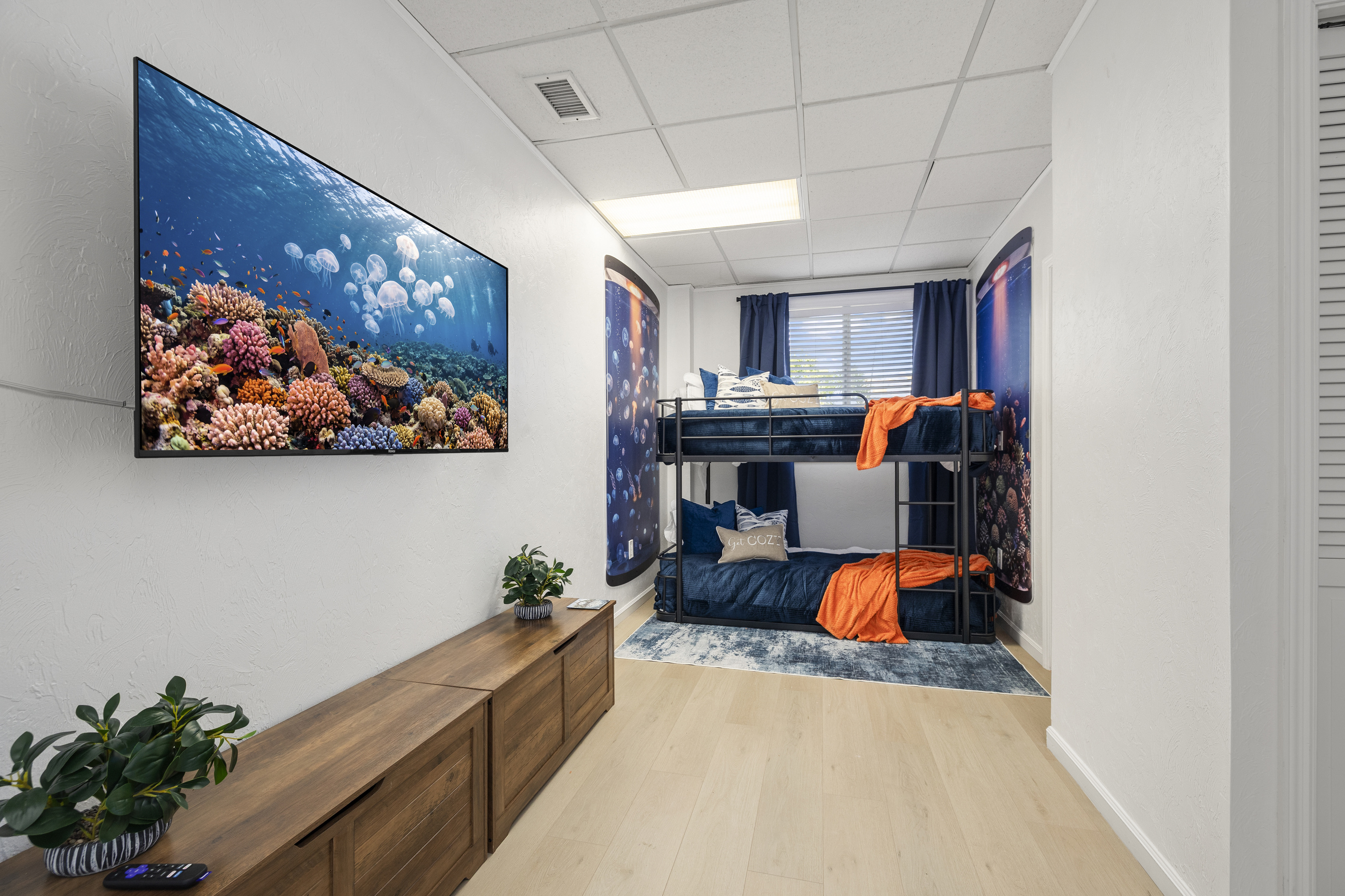 The fourth bedroom is the Aquarium room, including queen bunk beds and twin bunk beds, sleeping up to 6 people comfortably.