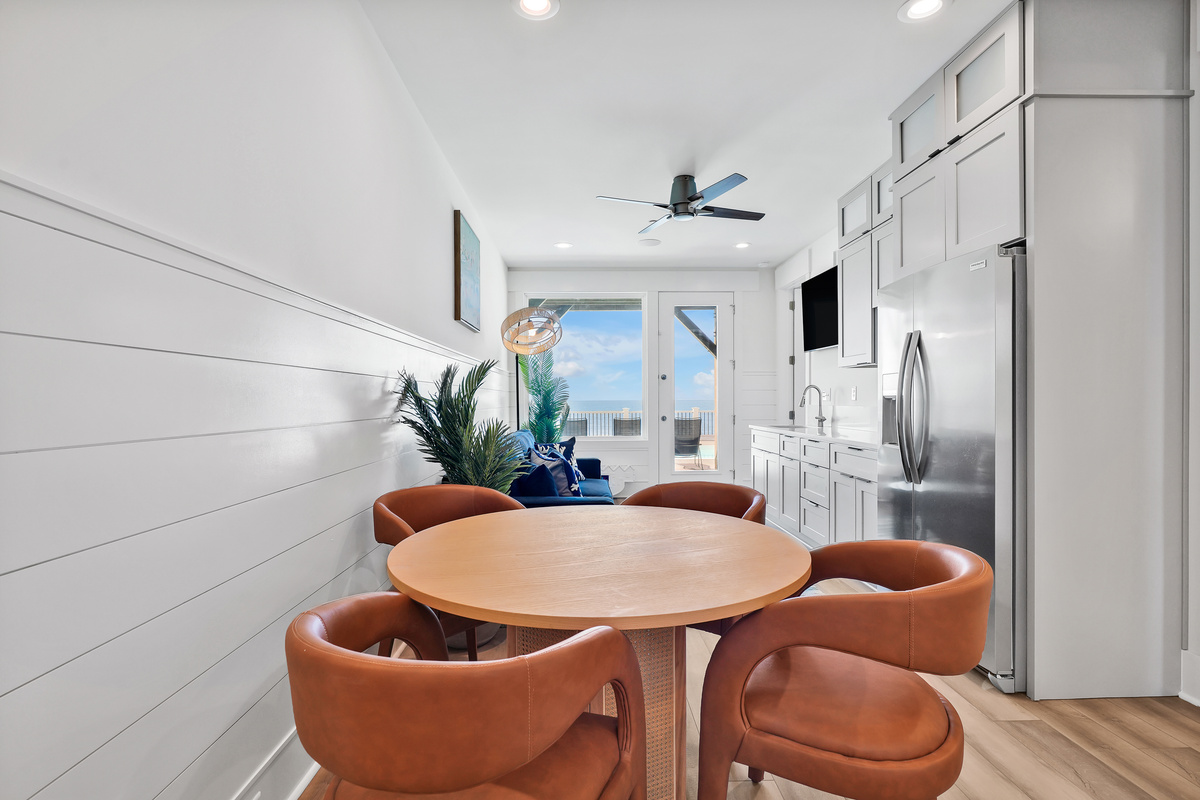 Kitchenette on 1st floor for easy access to drinks and snacks when at the pool