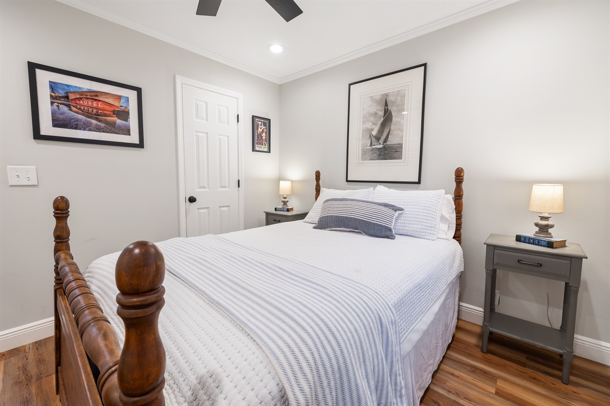 Your comfy Queen retreat