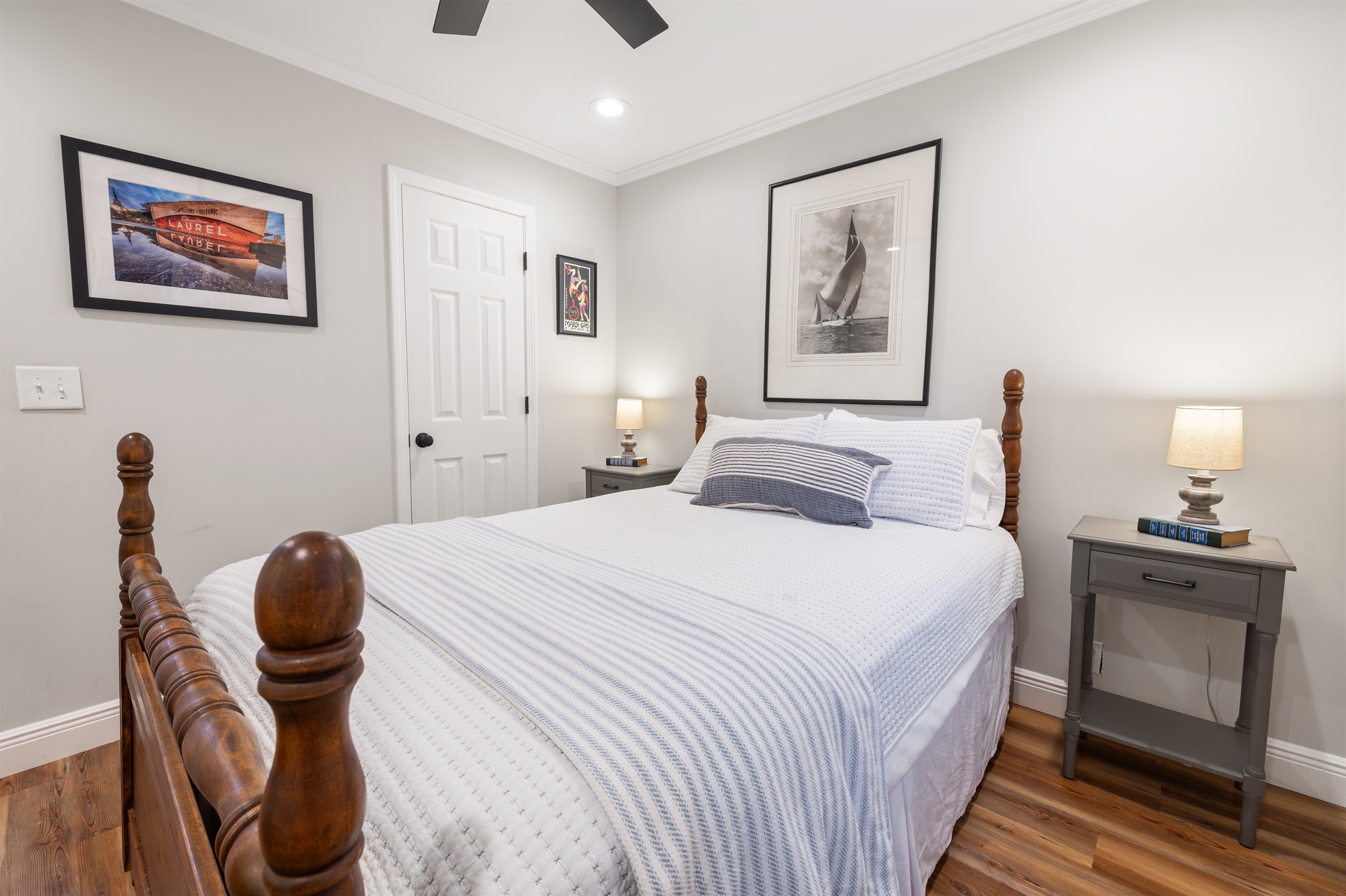 Your comfy Queen retreat