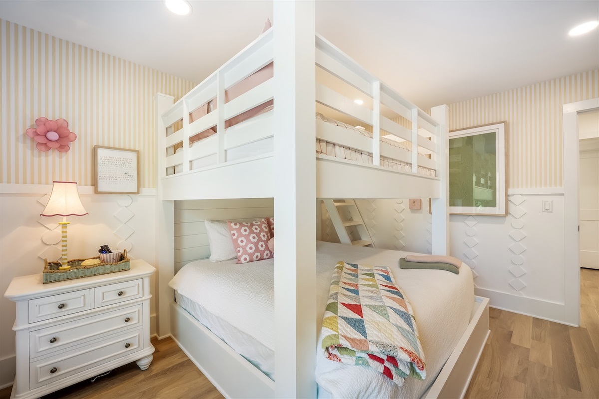 Bunk Room with Queen over King | 19 Sand Crab | IOP Escapes