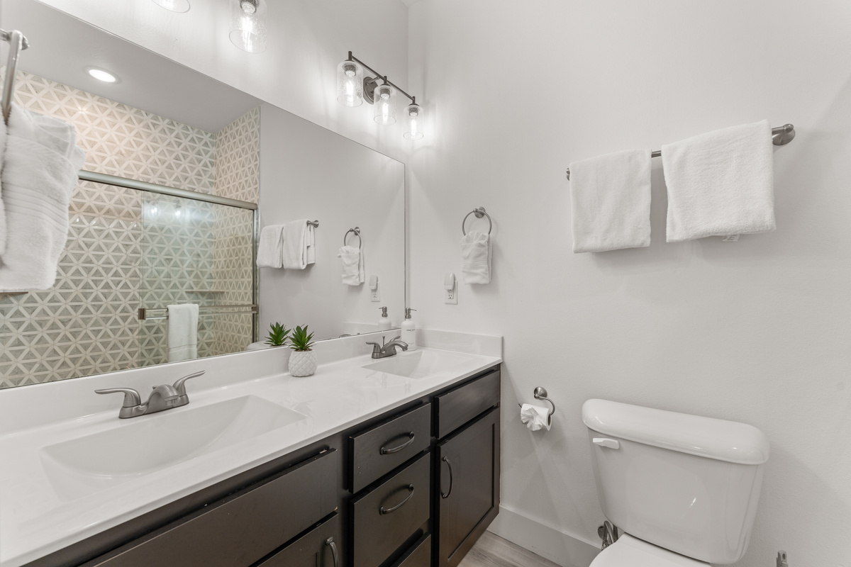 Main Level King Bath