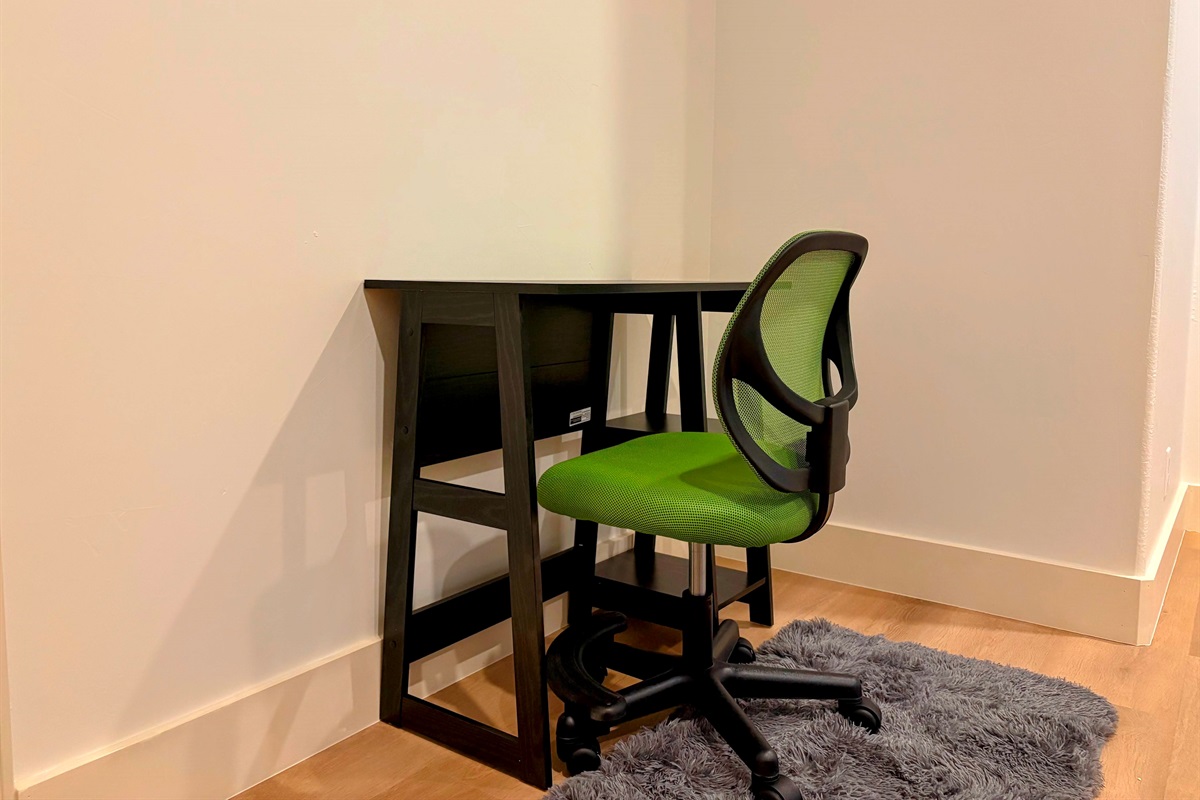 Bedroom 3 - workspace