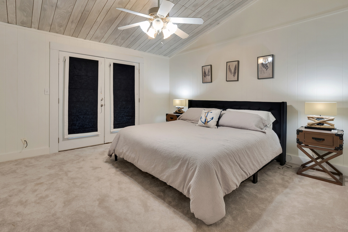 Upstairs, king bed, patio over front yard